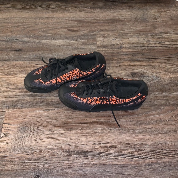 Shoes - Picture 2 of 3